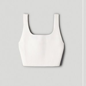 Aritzia Sculpt Knit Crop Top- size MEDIUM
